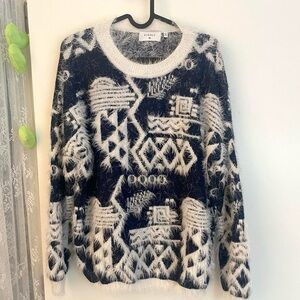 Rare! 💙🤍 Luxury boho style Super Soft & Fluffy Blue Sweater 🦋